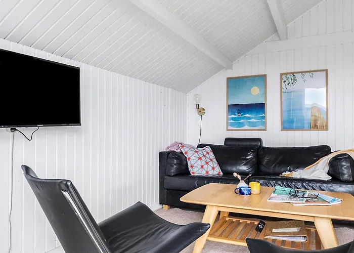 2 Bedroom Lovely In Feriehus