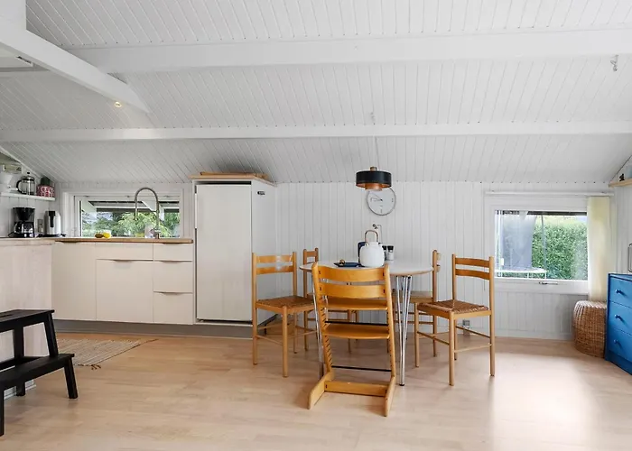 2 Bedroom Lovely In Feriehus Hejls