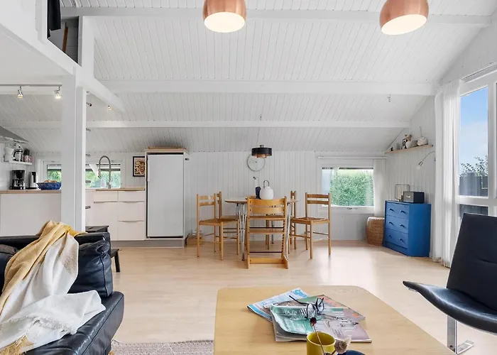 Feriehus 2 Bedroom Lovely In