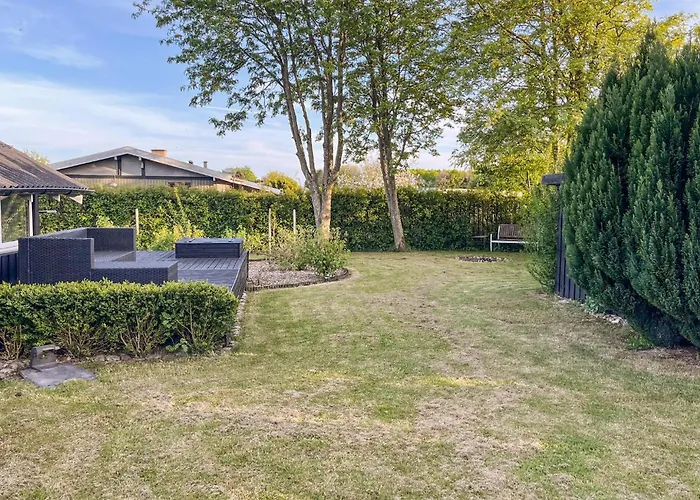 2 Bedroom Lovely In Feriehus